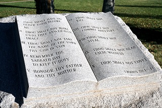 ten-commandments-5742135_640.jpg