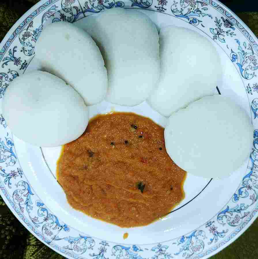 Idli_with_kaara_chutney_11zon.jpg
